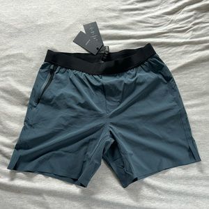 Ten Thousand Interval Short - 7in No Liner